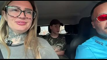 A homeless man gets horny when he gets angry! Unprecedented, he said he was going to give us his ass and pussy at the same time! And in the car, she showed us her big, wet pussy, crazy with lust, eager to fuck.