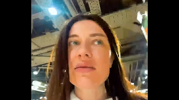 Une Jolie Fille Russe Est Allée Vivre Juste Avant ...