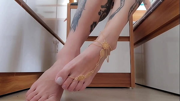 Footfetish Sexy Feet and Chain