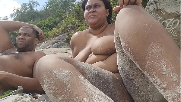 Download Video - Praia de abrico &lpar; Nudismo&rpar;me exibindo minha grande buceta e todo mundo olhando