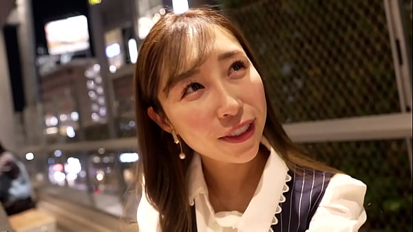 Part 1 [Pantyless office lady exuding pheromones] "They're all so good I can't choose..." This naturally lewd lady has no bad intentions but is cheating on five men at once, so we film her having sex as punishment!