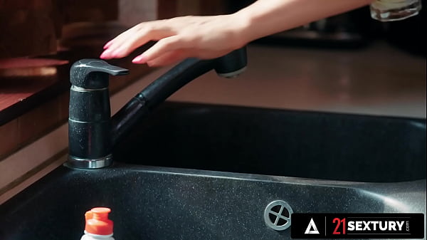 Download Video - 21 SEXTURY - Kitana Lure's Holes Are Open For ROUGH DOUBLE PENETRATION&excl;