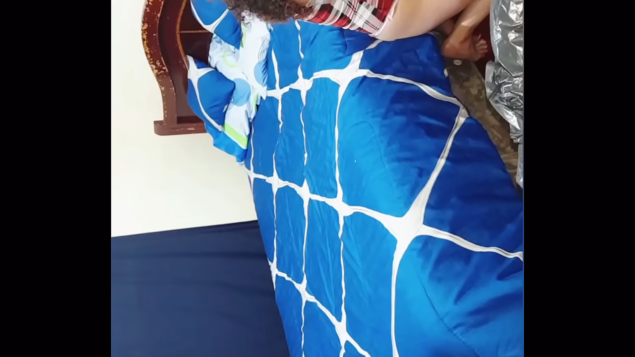 Jugando un rato con mi moza y sus juguetes