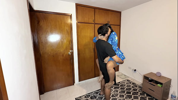 Download Video - chico llega a follar con su madrastra a escondidas