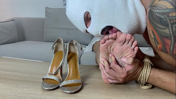 Horny boyfriend sniffing stinky feet