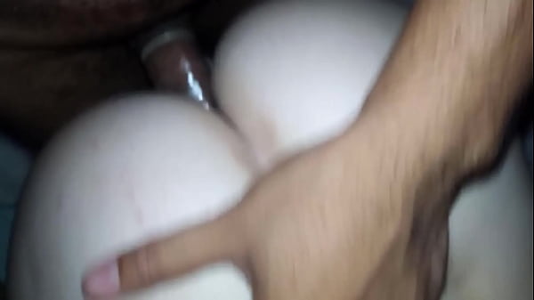 Jeune Fille Blanche À Quatre Pattes Andresa Vitoria