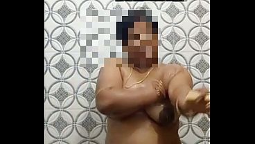 Indian desi milf bathroom hidden camera caught Viral MMS 11 min