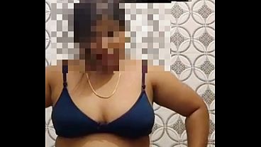 Indian desi milf bathroom hidden camera caught Viral MMS