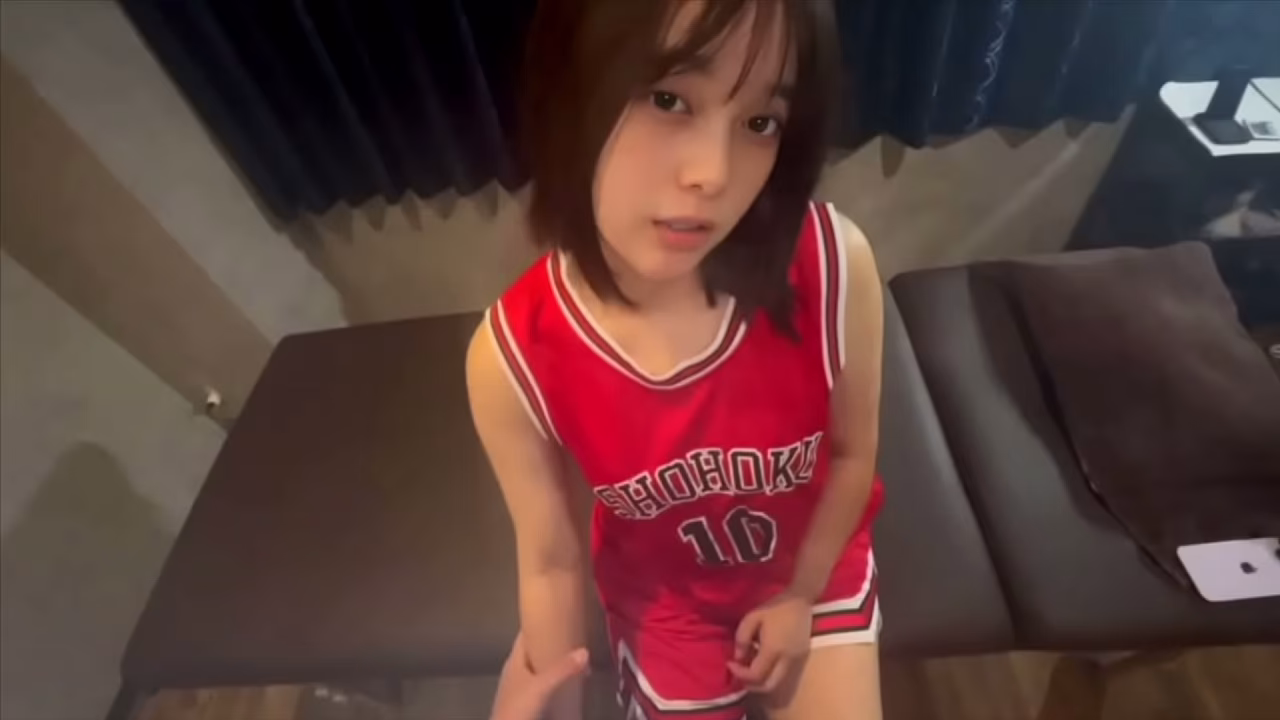 バスケで疲れた身体を整体師にほぐしてもらってたら、下半身触られて自らおちんちんを求めてしまう女子大生バスケ部キャプテン。