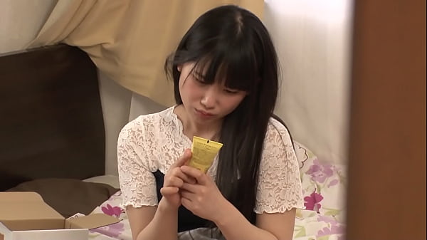 "Does my pussy smell ...?" My step sister, who is worried about not been cunnilingus, suddenly asked me, to apply care cream to her pussy! Japanese amateur homemade porn. [Part 1]