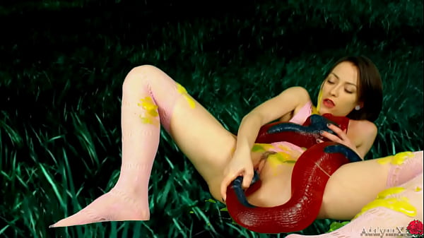AdalynnX - Giant Gummy Snake