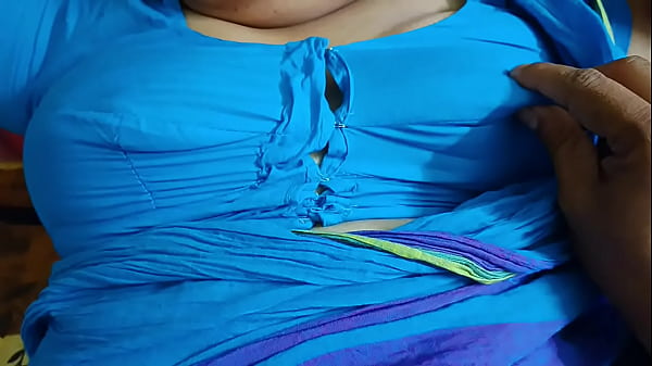 Download Video - Desi Homemade Wife with her Round Super sexy ass