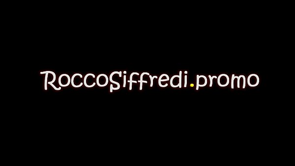 Two hot girls have interracial threesome