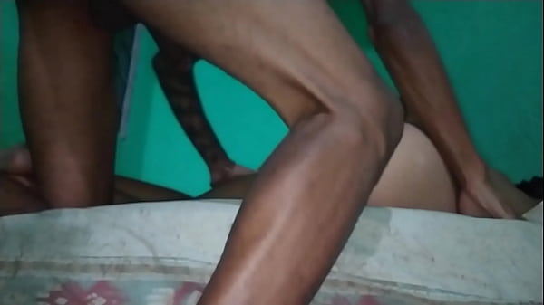 Download Video - COMI Minha BRANQUINHA NOVINHA NO PELO E ACABEI GOZANDO DENTRO&comma; O FODAAA E SE MINHA DESCOBRIR