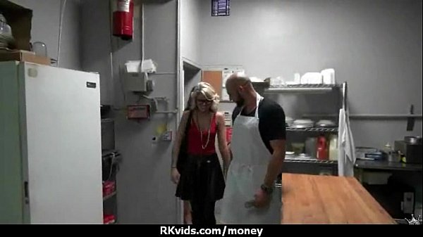 Amatrice Accepte L'argent Pour Le Sexe D'un Étranger 20