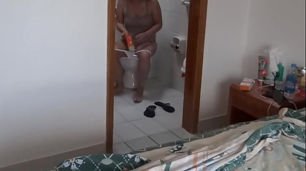 After fucking all night on the beach, stepmom goes to pee and shows off her big hairy pussy