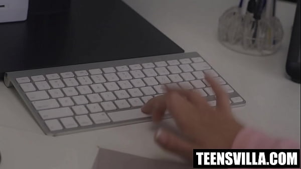 Download Video - Sheen&rsquo;s Cum-Soaked Bella After Deepfake Fix in Influencer Clash&excl;