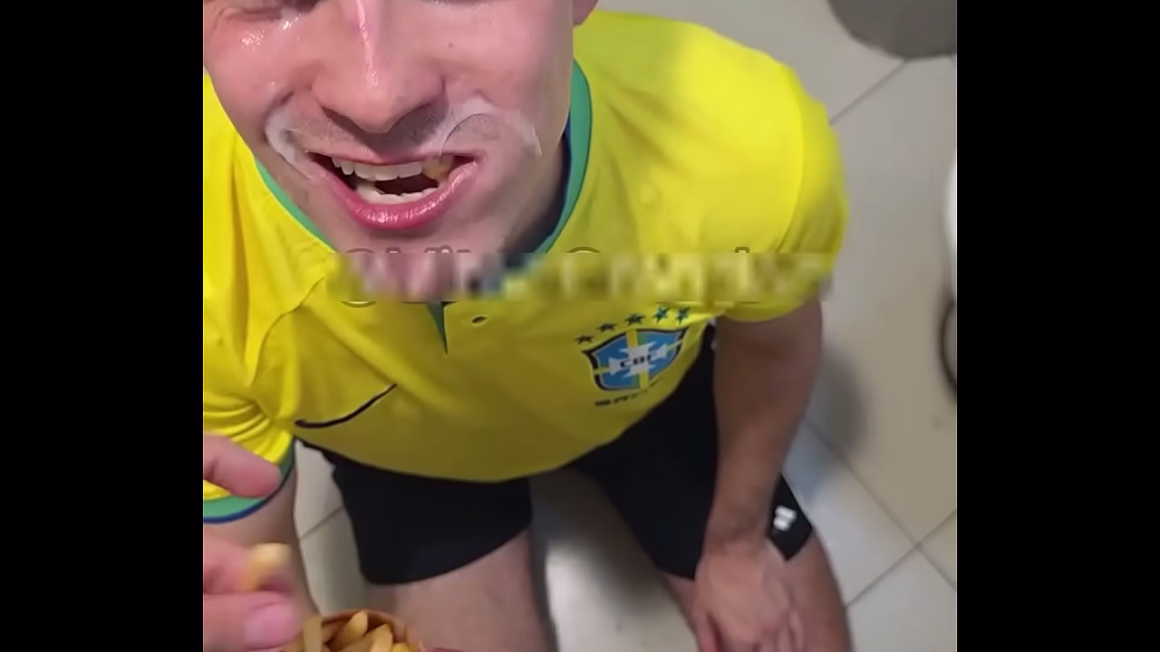 PUTARIA NO BANHEIRO DO MAC. SUB COMEU A BATATA FRITA COM PORRA DE MACHO.