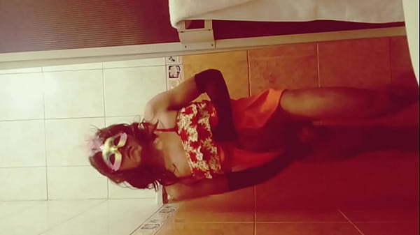 Shemale Vanessa Masturbates In The Shower