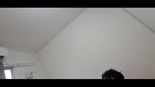 2 negros dotados revesando e leitando o puto as...