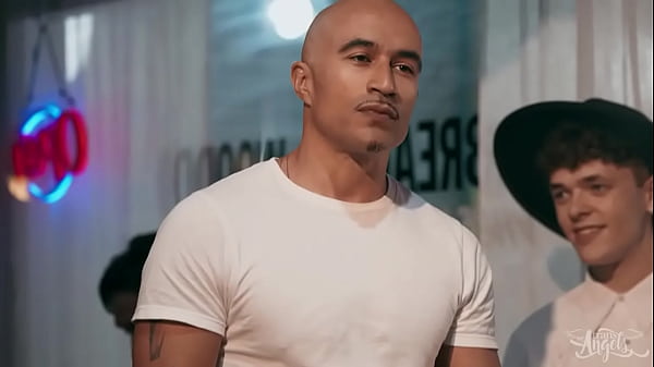 Download Video - TRANS ANGELS - King Noire Fucks Bar Workers Daisy Taylor And Kalli Grace&comma; Then Gives Them A Double Facial