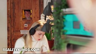 REALITY KINGS - Stunning Stacy Cruz’s Laundromat Flirtation Leads To Wet Sex And A Creamy Finish On Her Bush