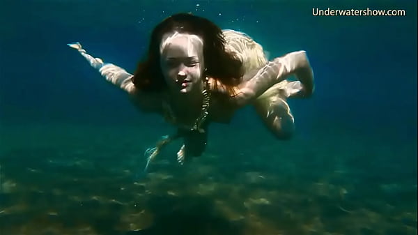 Hot babe swims in the sea like a mermaid