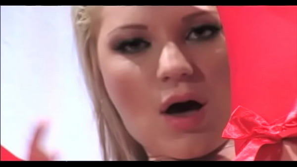 Aurora Snow has an asshole that gapes even when it has not been fucked in a while