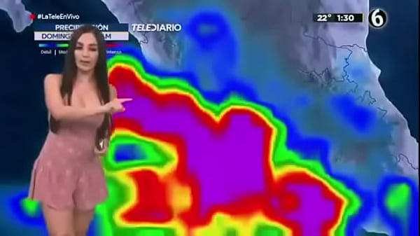 Emily Quiñones, mostrando sus enormes tetas