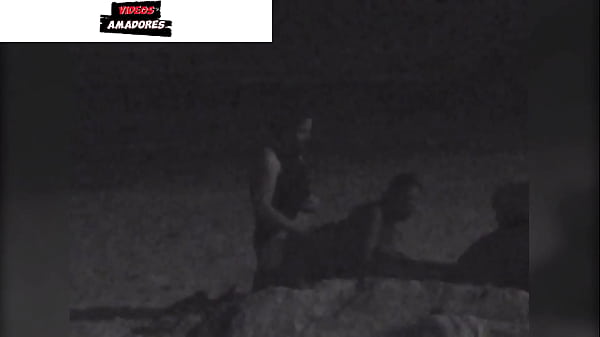 Download Video - Filmei um casal fazendo sexo na praia a noite&period; Um seguran&ccedil;a botou eles pra correr