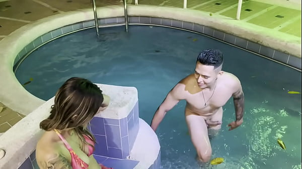 My boyfriend fucks me in the pool