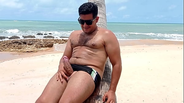 Yuri Gaúcho se masturbando na Praia de Coqueiri...