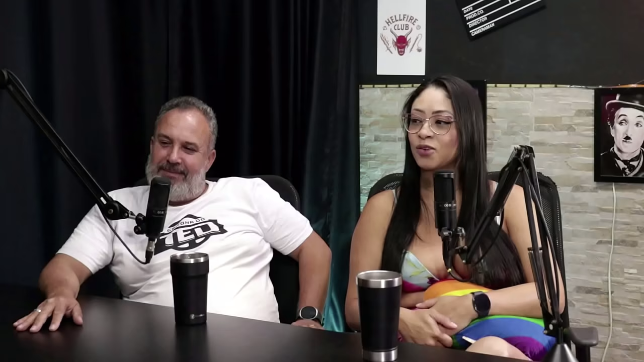 A MC PIPOQUINHA FOI CRITICADA NO CARONA, E ELE QUER A MC MIRELLA E URACH - BINHO TED &amp_ MAYA HYUGA