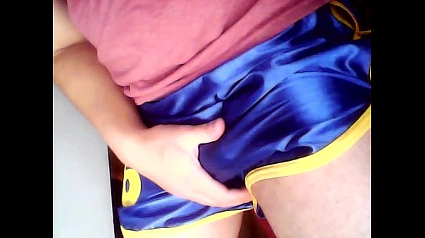 Download Video - Me exibindo com meu novo cal&ccedil;&atilde;o