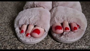 Raven Lee sexy wiggly toes