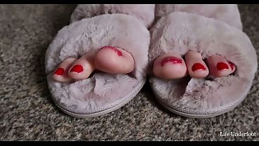 Raven Lee sexy wiggly toes