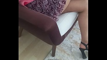 私の継母はパンティストッキングを履いた足に異常な執着心を持っている。