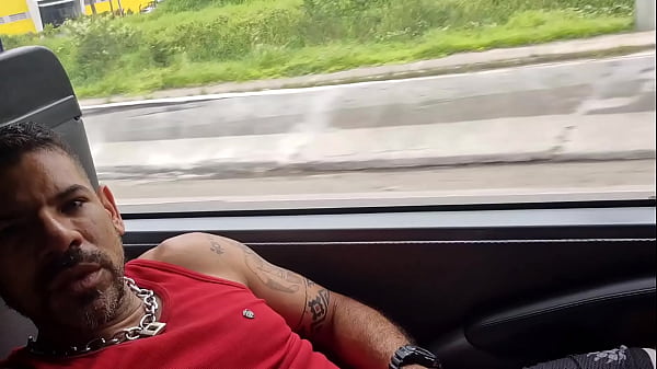 Download Video - PUNHETA MAR&Ocirc;TA NO BUS&Atilde;O&period; GOZEI 02 VEZES DE TANTO TES&Atilde;O NA PICA