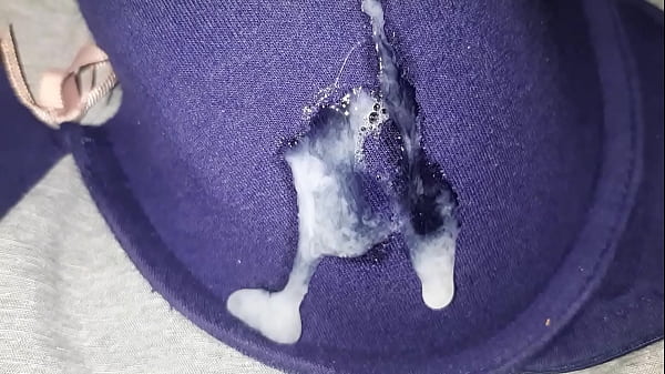 Download Video - Le dej&eacute; toda mi leche al bra nuevo de mi mejor amiga para que lo estrene con mi semen en sus tetas