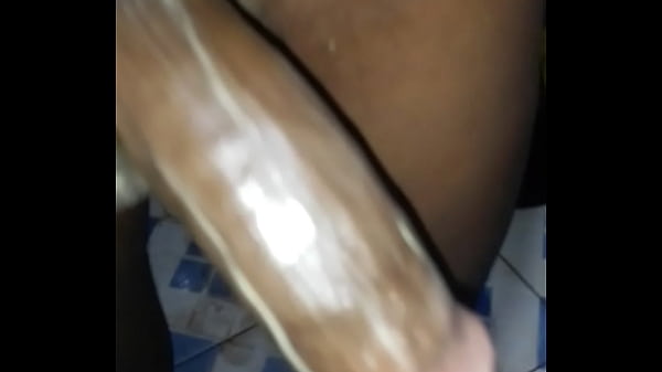 Masturbation du gros penis noir