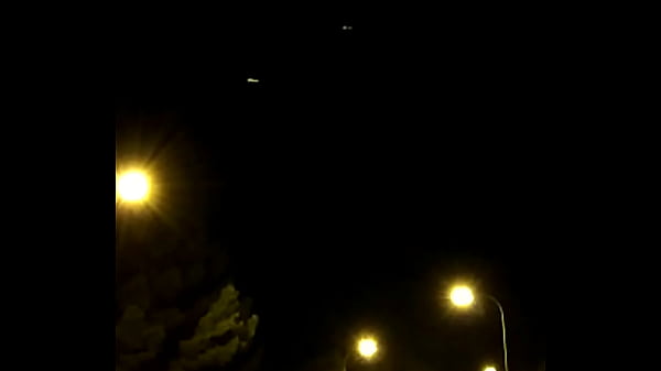 Download Video - Un largo paseo desnudo en la calle por la noche