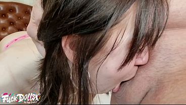 可愛らしい若い女性エマ・エヴァンスが、プロの撮影で人生初のシーンと、人生初のアナル&DPコックセックス玩具に挑戦!
