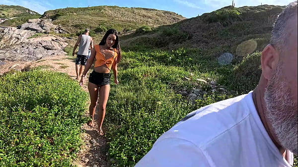 I put my dick in the hairy girl on the beach in Búzios - Candy Debby