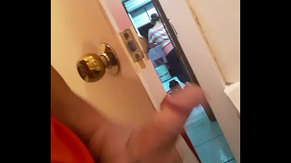 Jalandomela atrás de la secre