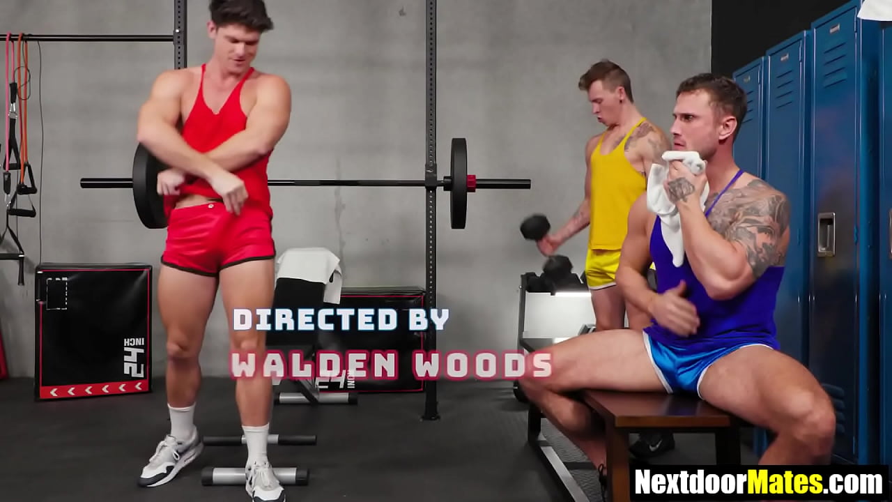Amigos del gimnasio chupan una gran polla en el agujero de la gloria
                     anal sucking blowjob threesome gay gym bareback athletic hunk jock glory hole gaysex gayporn working out work out gay blowjob gay sex gay threesome gay porn threesome blowjob muchos negros