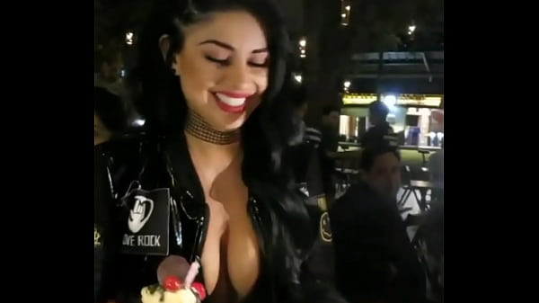 Gabriela Zegarra cleavage