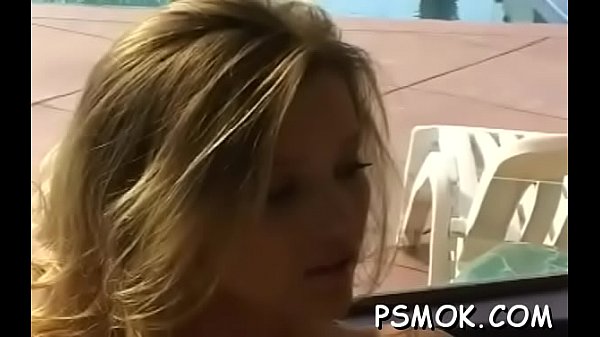 Bimbo Se Masturbe Parce Que Ça L'excite