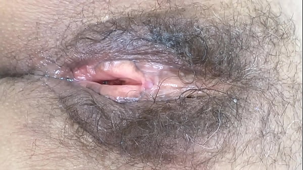 Download Video - I show my big hairy pussy after having fucked on the beach with my beautiful boss