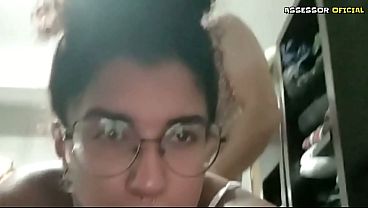 Chamei a namorada do meu amigo pra foder - Desculpa fui moleque