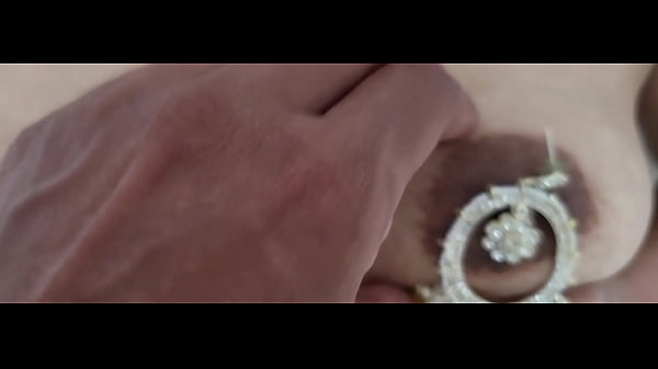 jhumke mere wife ki nipple par